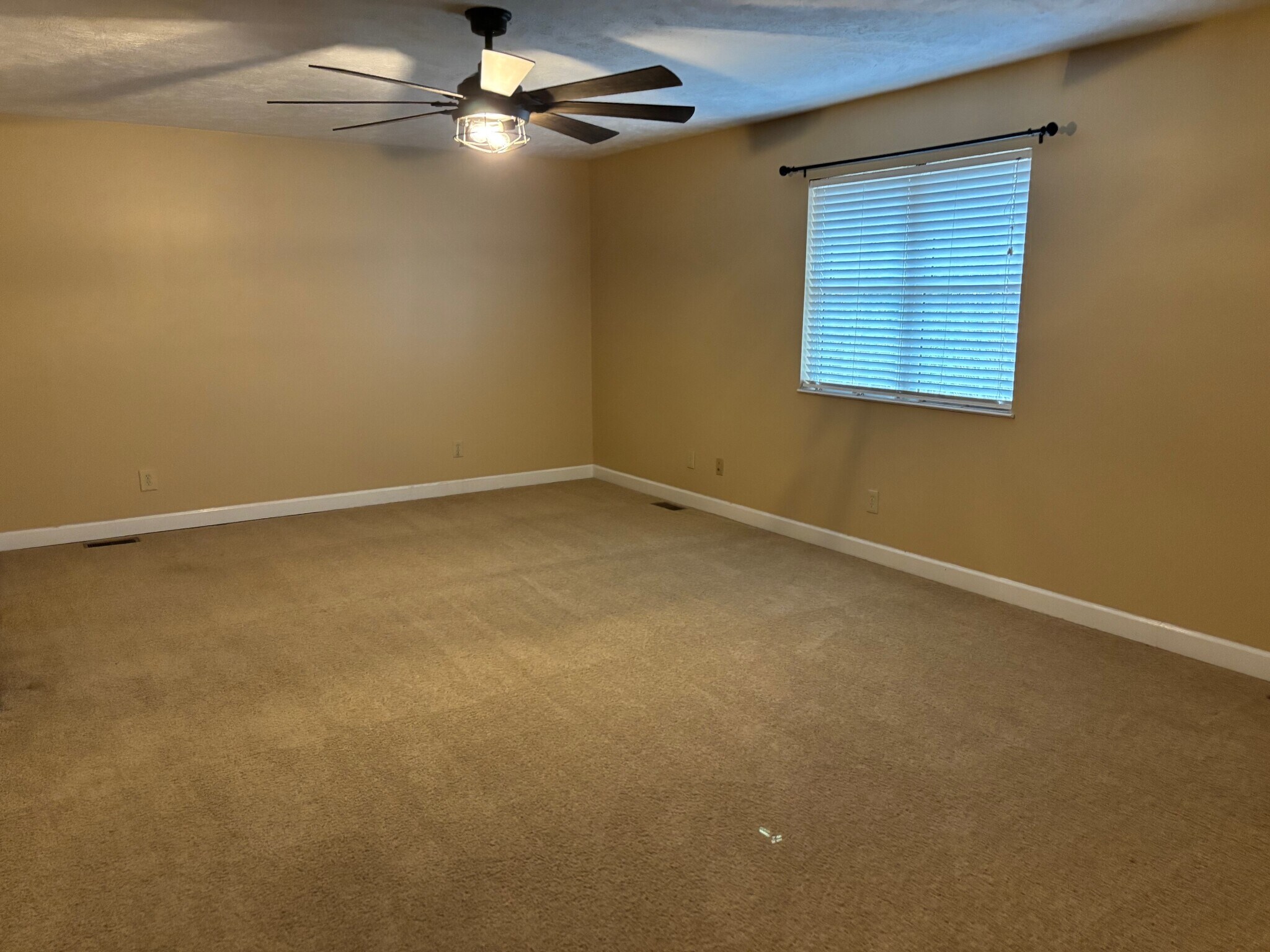 Building Photo - 710 Forest Dr