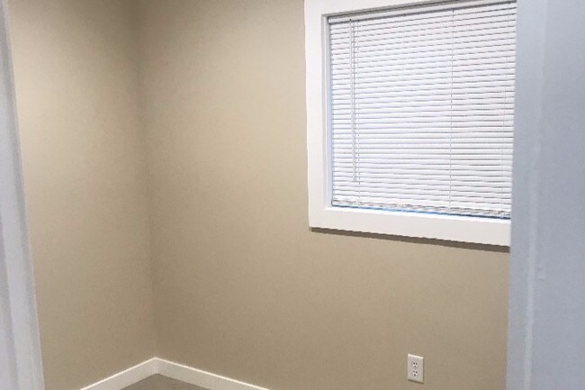 Building Photo - 233 St Marys Dr