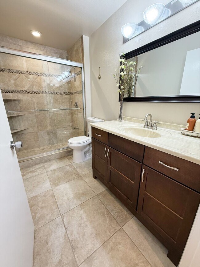 Building Photo - Beautiful 2 Bed/2 Bath Condo for Rent in Mission Verde!