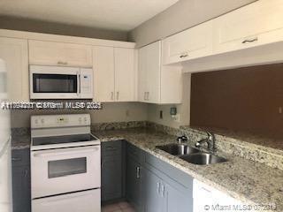 Building Photo - 3445 Oak Dr