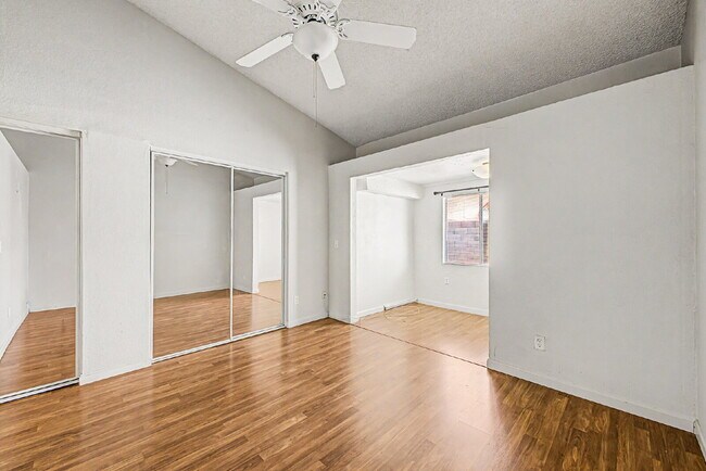 Building Photo - Welcome home to this charming 2-bedroom, 2-bath residence in the heart of Chandler!
