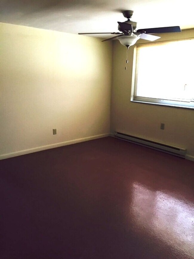 Building Photo - 558 Lowell Ave