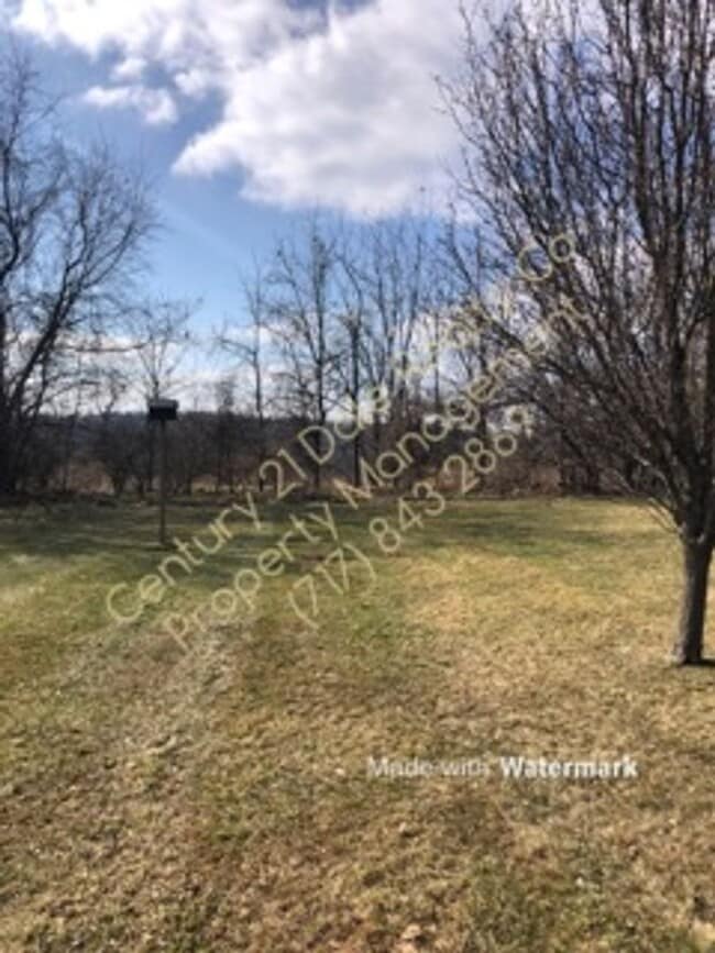 Building Photo - Very Large 3 BR House in North Eastern School District