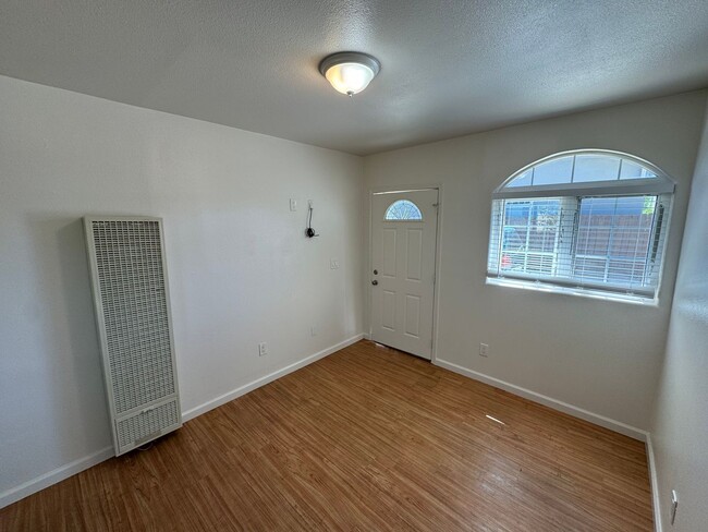 Building Photo - 311 5th St