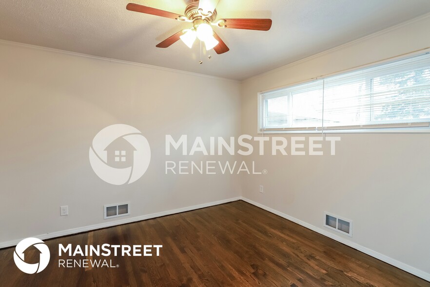 Building Photo - 6412 N Forest Ave