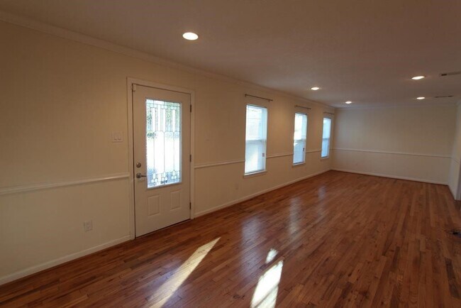 Building Photo - 6534 Sivley St