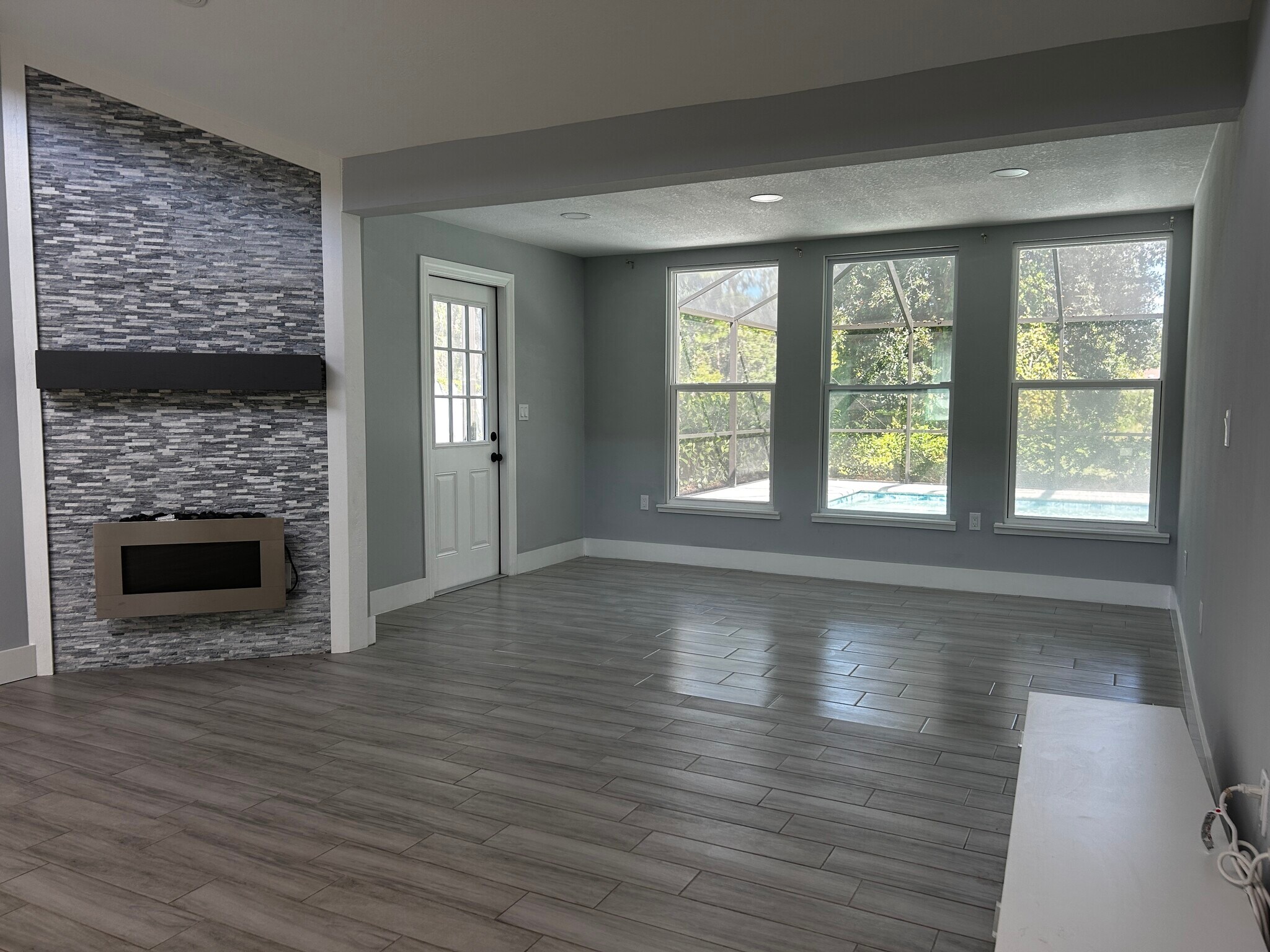 Building Photo - 3024 Woodpine Cir