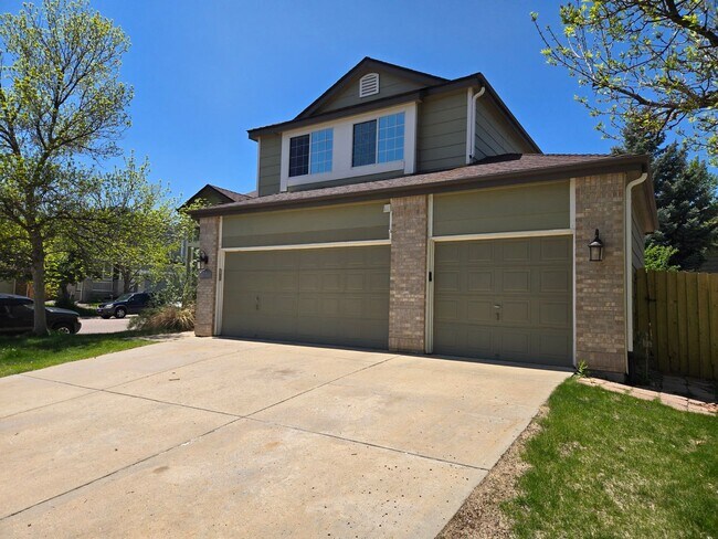 Building Photo - Beautiful and Fresh Updated Four Bedroom Home on a Corner Lot in Rock Creek!