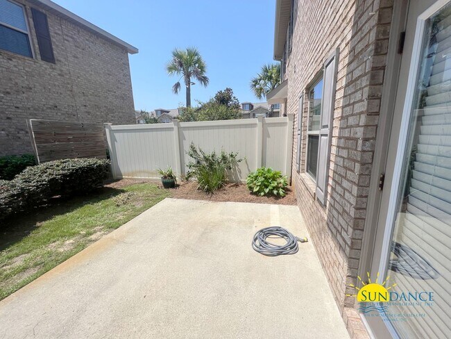 Building Photo - Reserve Pointe Townhome with Community Pool!