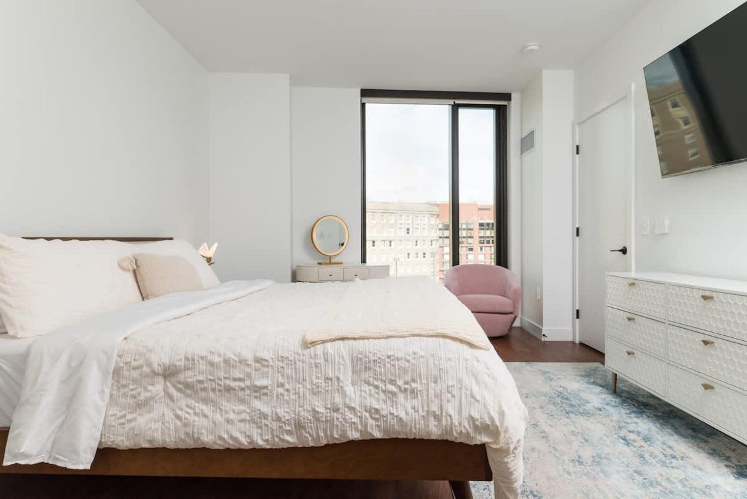 Building Photo - 212 Stuart St