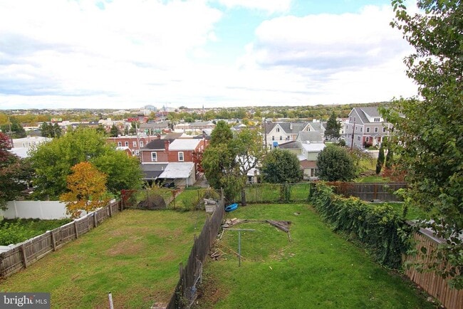 Building Photo - 37 Sixth St