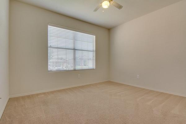 Building Photo - 621 Woodpecker Ln