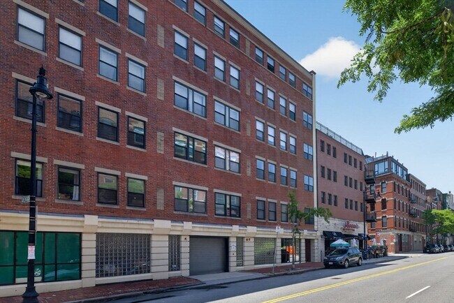 Building Photo - 440 Commercial St