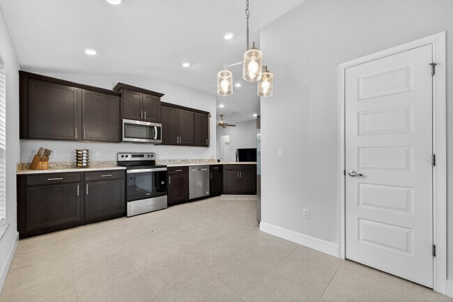 Building Photo - 8705 Merano Ave