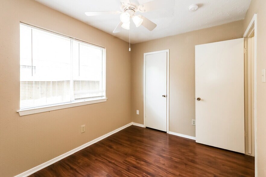 Building Photo - 13427 Boonway Dr