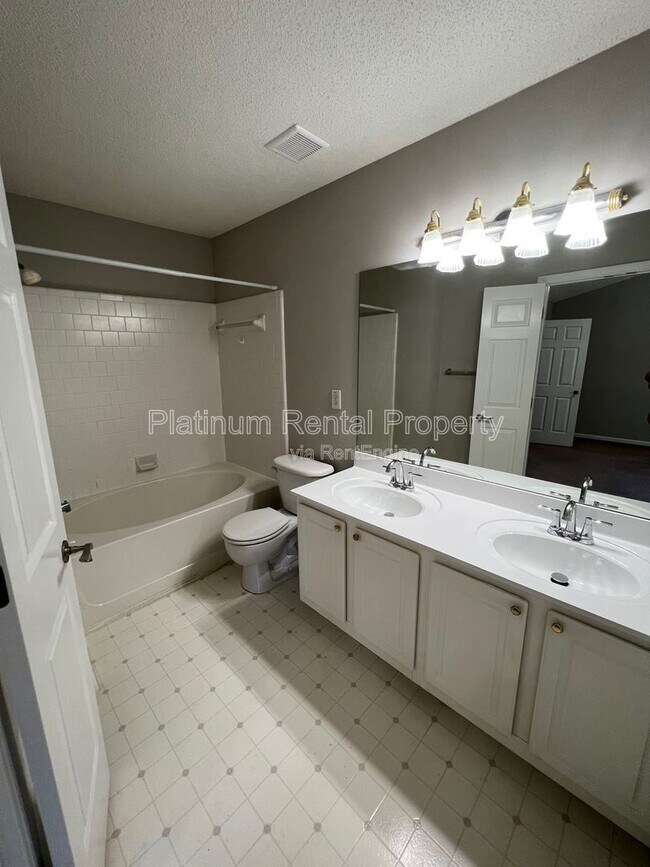 Building Photo - 1030 Kilmington Ct