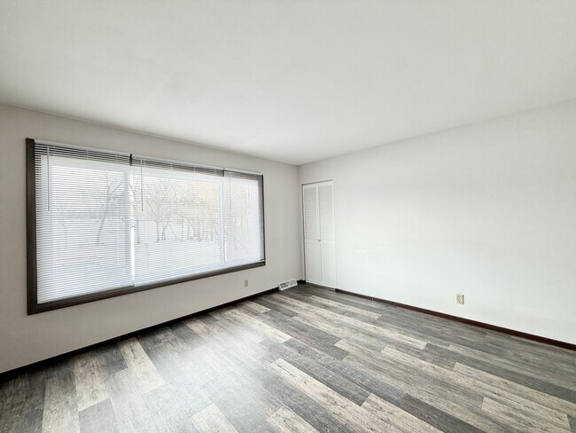 Building Photo - 117 York Rd