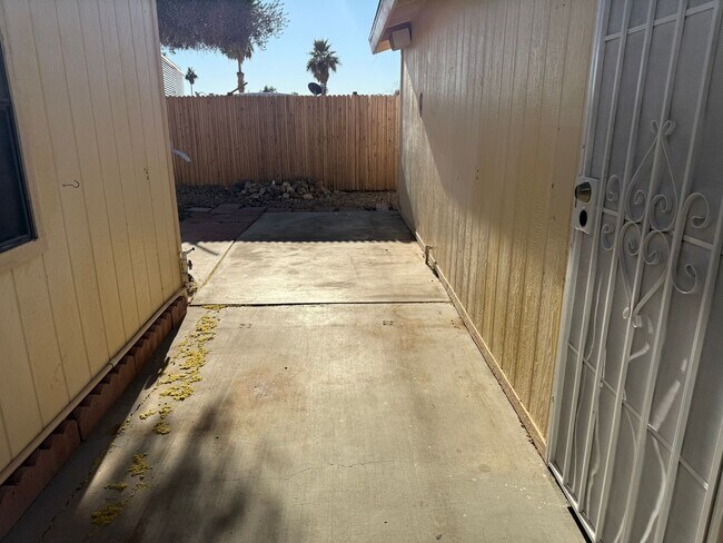 Building Photo - Large Remodeled Doublewide with 2 Car Garage.