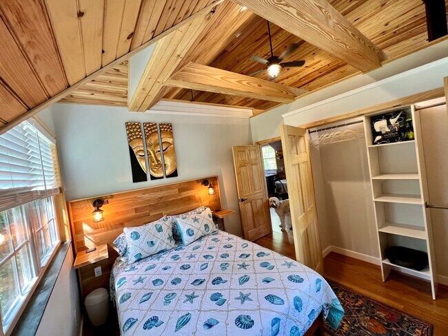 Building Photo - 754 Woodlands Rd