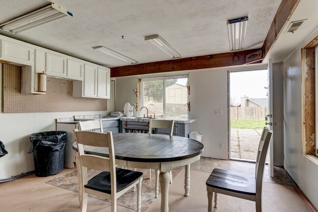 Building Photo - 4 bedroom/2 bath house in Deception Park View