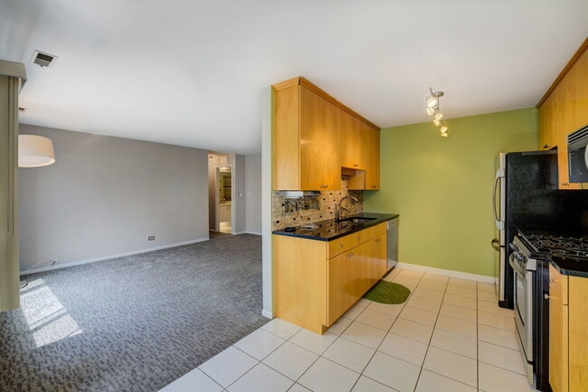 Building Photo - 741 Acorn Ct
