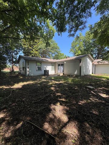 Building Photo - 728 Hilltop Cir