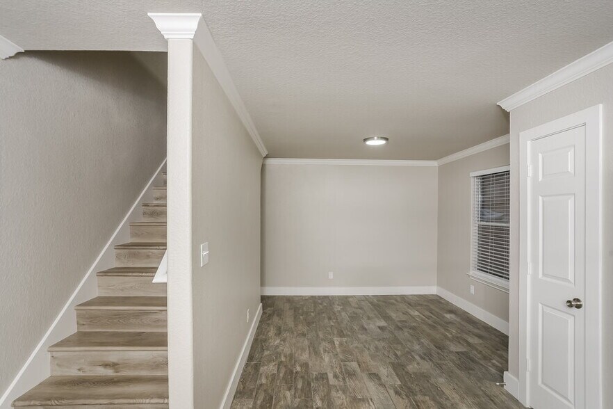 Building Photo - 5727 Sandy Canyon