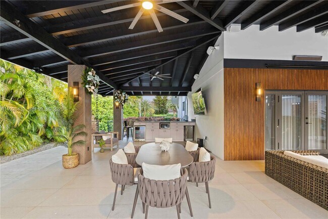 Building Photo - 9040 SW 110th Ave