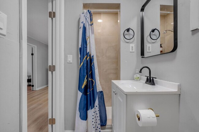 Building Photo - 218 Cactus St