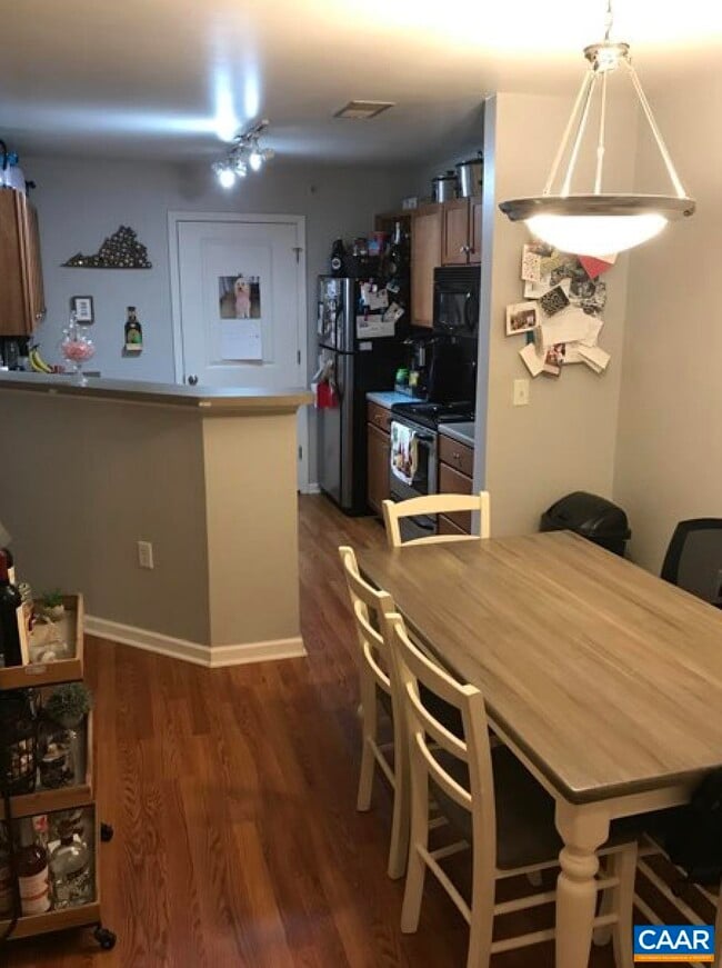 Building Photo - 735 Walker Square