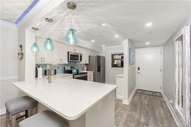 Building Photo - 9400 S Ocean Dr