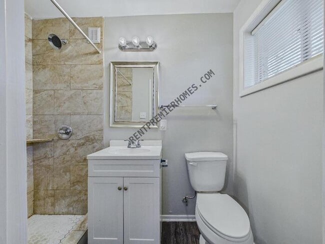 Building Photo - 202 S Claremont Ave