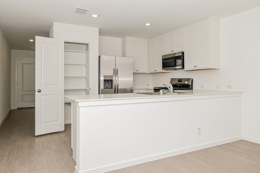 Building Photo - 1716 Crossbill St