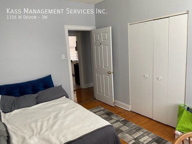 Building Photo - 1356 W Devon-3W