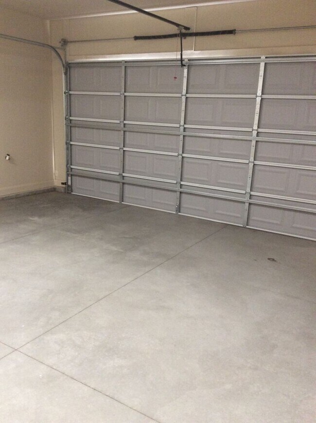 Building Photo - Gemstone Properties - Townhome in Sky Ridge