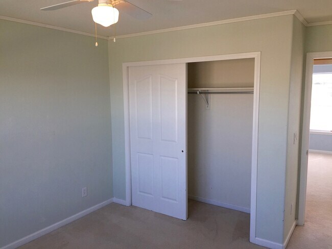 Building Photo - Stunning 4 Bedroom Home In Cross Creek area of Aurora