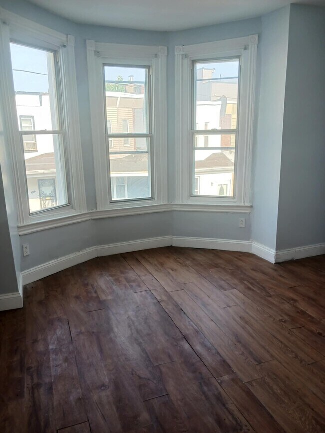 Building Photo - 49 N Yewdall St