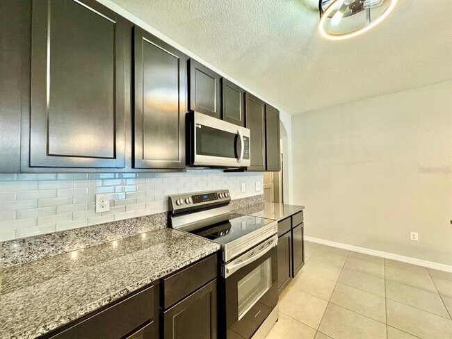 Building Photo - 10626 Park Meadowbrooke Dr