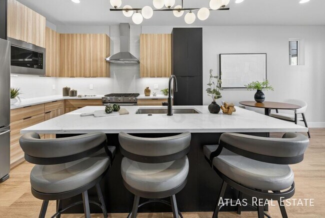 Building Photo - 830 Cherry St