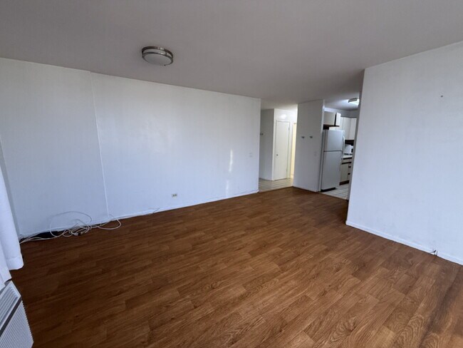 Building Photo - Bright & Breezy 1-Bedroom Condo in Moiliil...