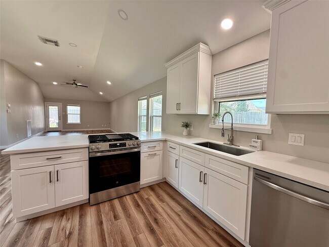 Building Photo - 1703 Windy Knoll Dr