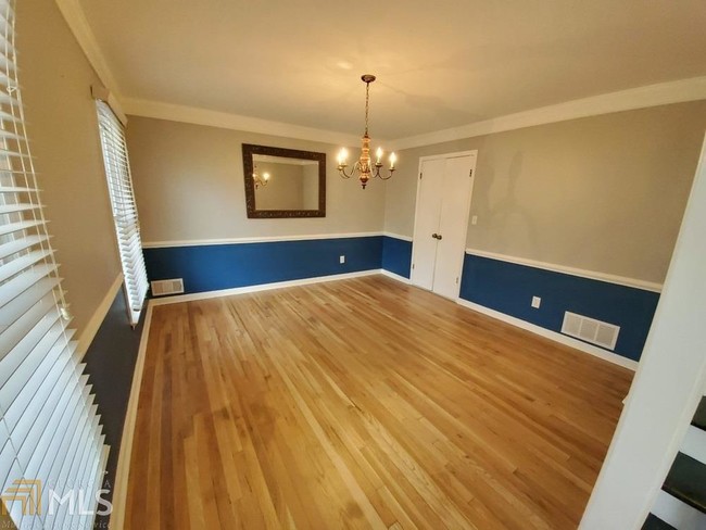 Building Photo - 2242 Brookfield Dr