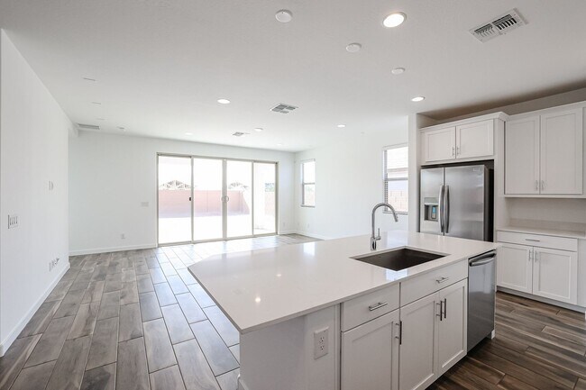 Building Photo - COMING SOON!! HOME IN TOLLESON! 4 BEDROOM 3 BATHROOMS!