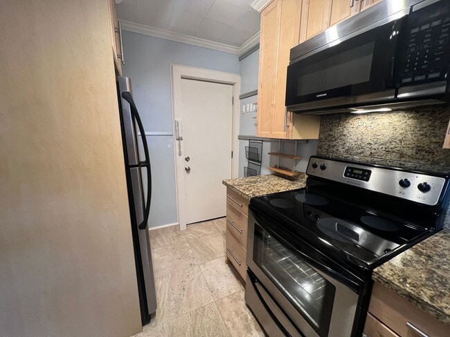 Building Photo - Charming North Capitol Hill Vintage Condo ...