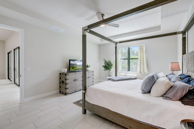 Building Photo - 9234 Balsamo Dr.