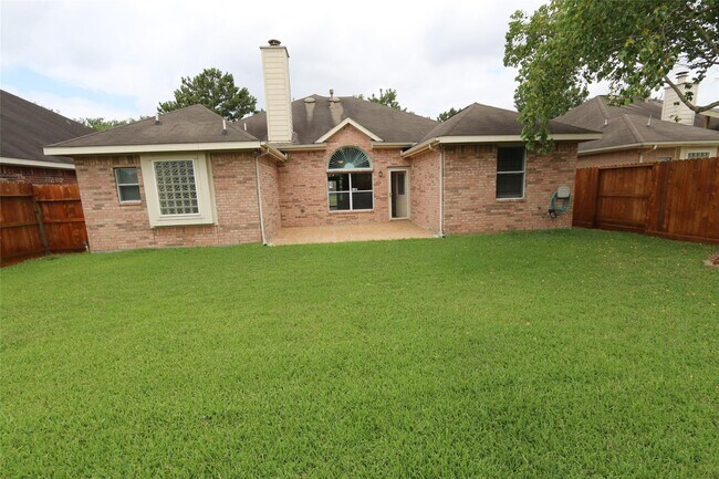 Building Photo - 1611 Maryvale Dr