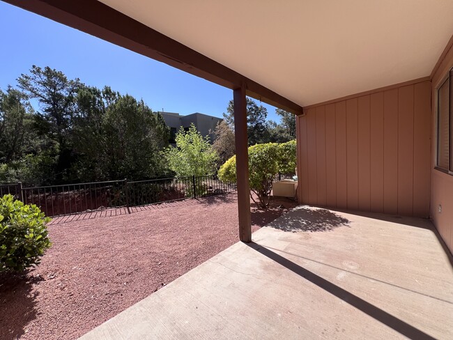 Building Photo - 250 Sunset Dr