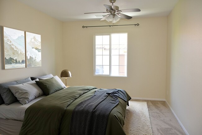 Building Photo - Spacious 3 BD, 3 BA Townhome in Airoso of Carmel Valley!