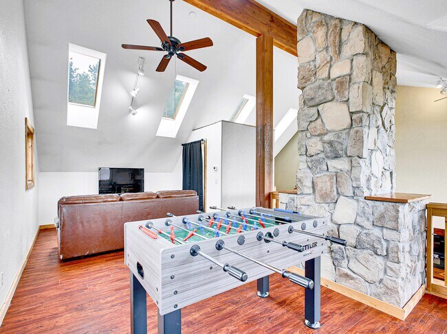 Building Photo - 785 Warren Gulch Rd