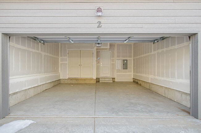 Building Photo - Stunning Townhome in Northridge Trails